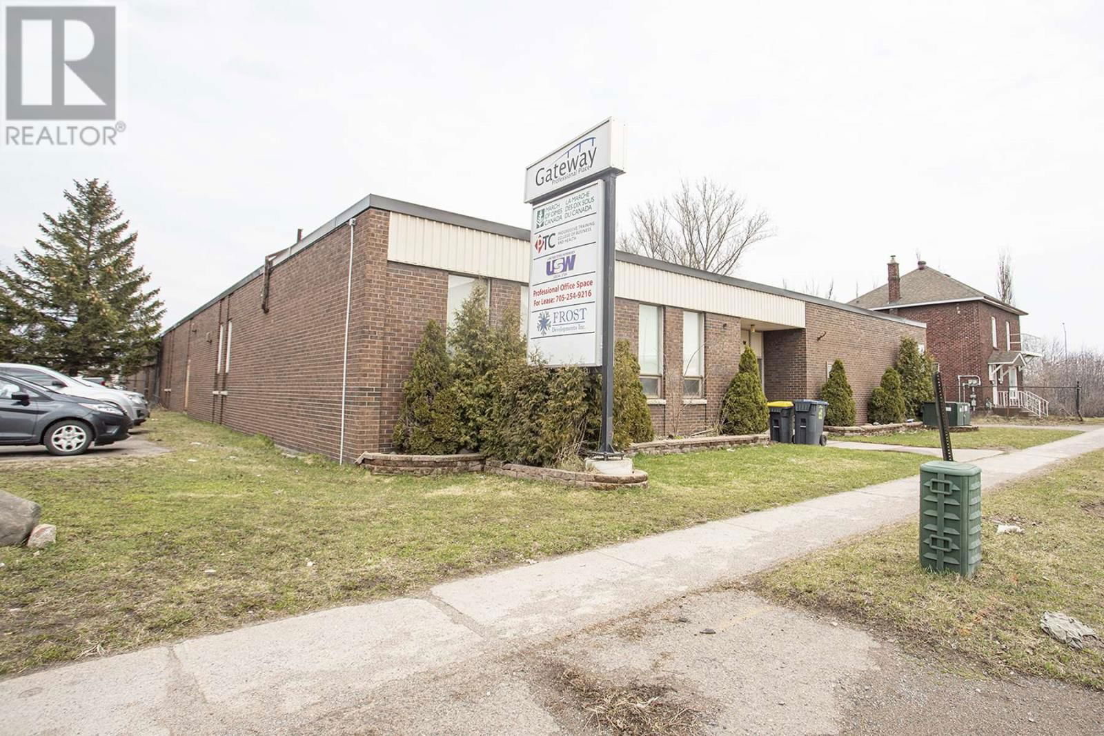 201 - 550 QUEEN ST Image 2