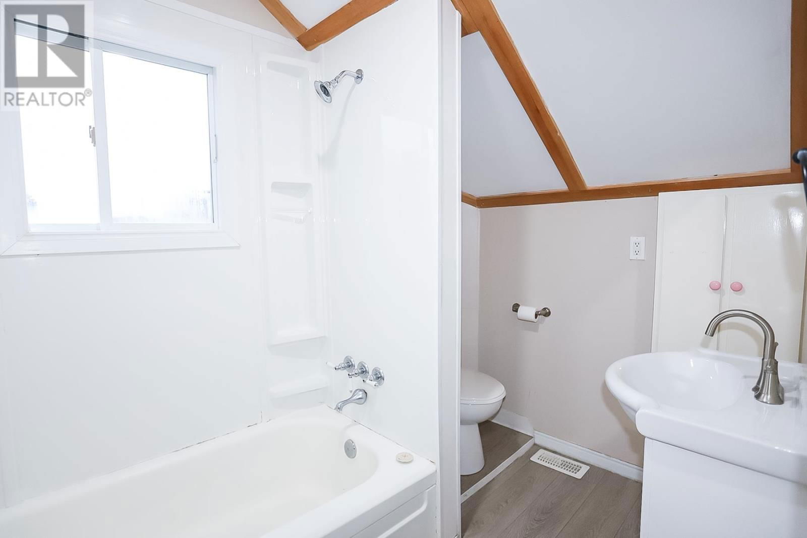 278 SELBY RD Image 32