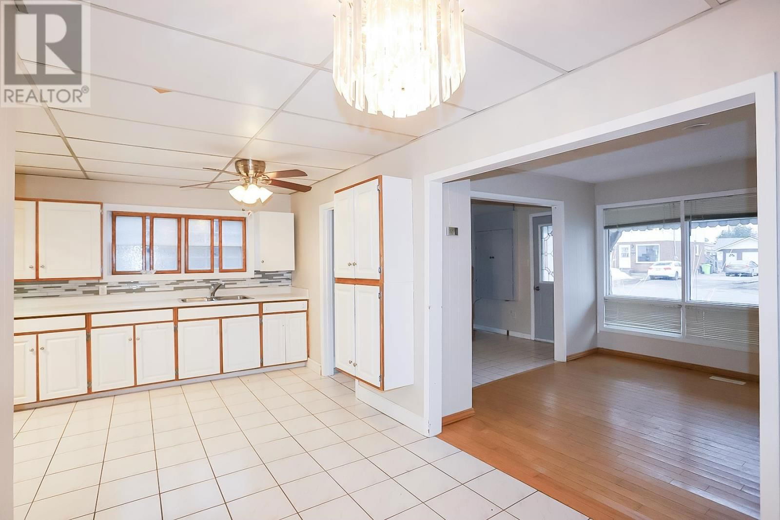 278 SELBY RD Image 8