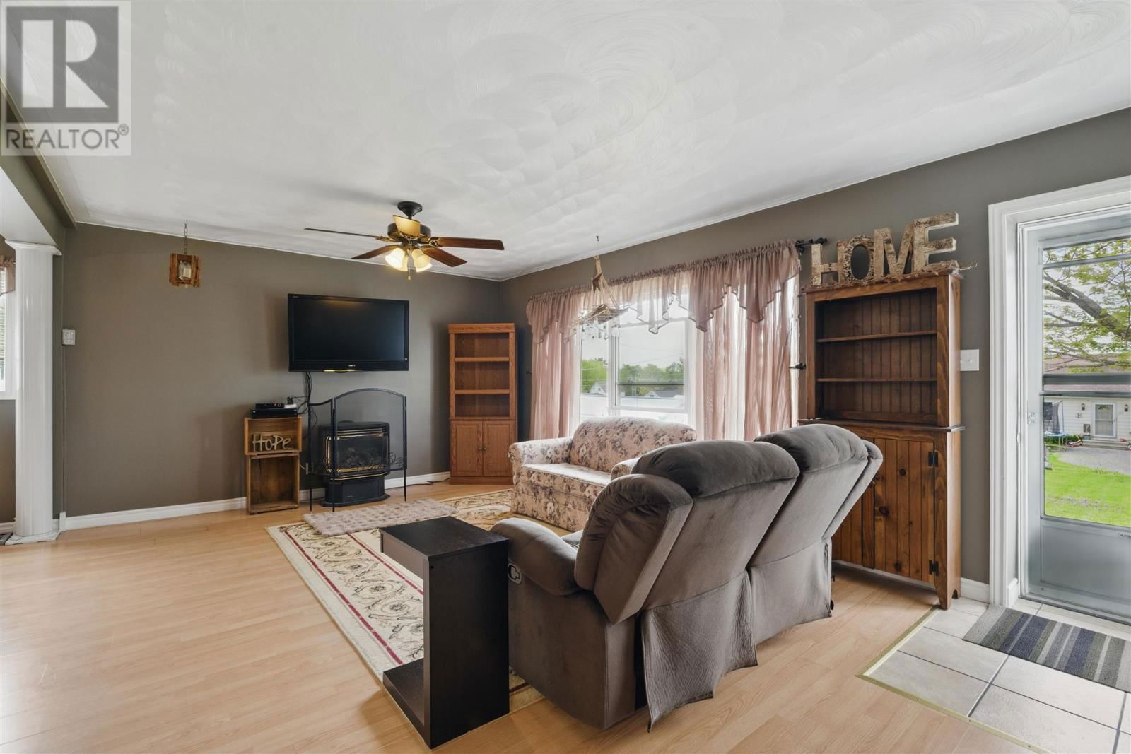 18 FREMONT ST Image 14