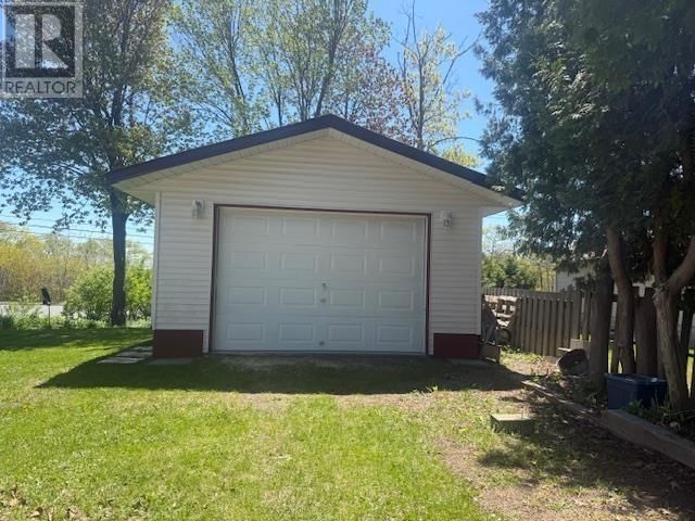106 ROUSSEAU CRES Image 32