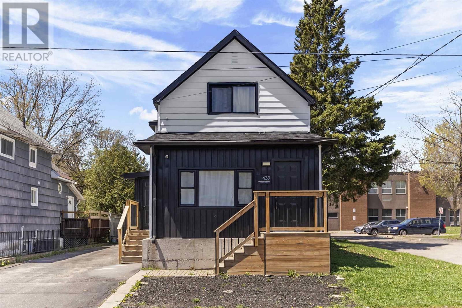 439 PARLIAMENT ST Image 2