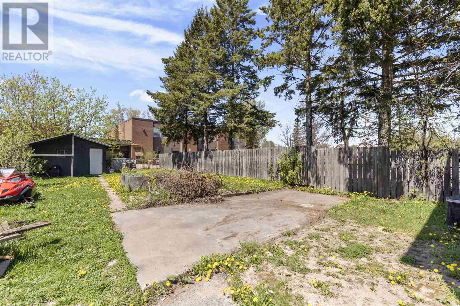 439 PARLIAMENT ST Image 23