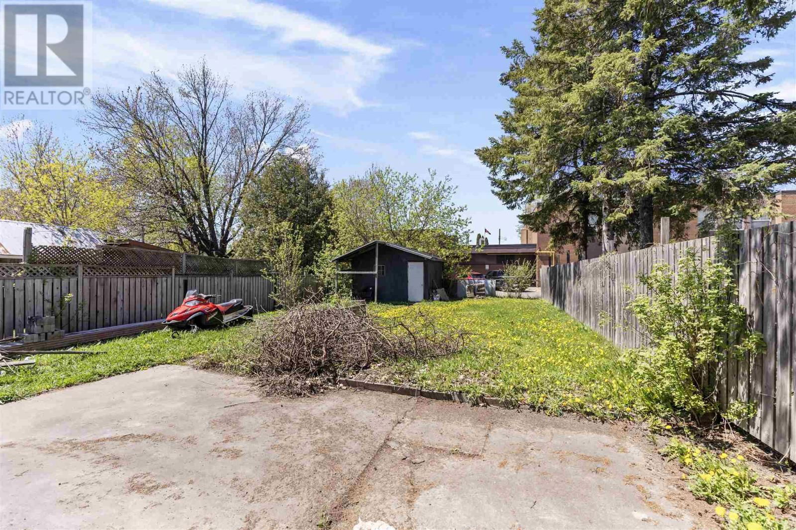 439 PARLIAMENT ST Image 24