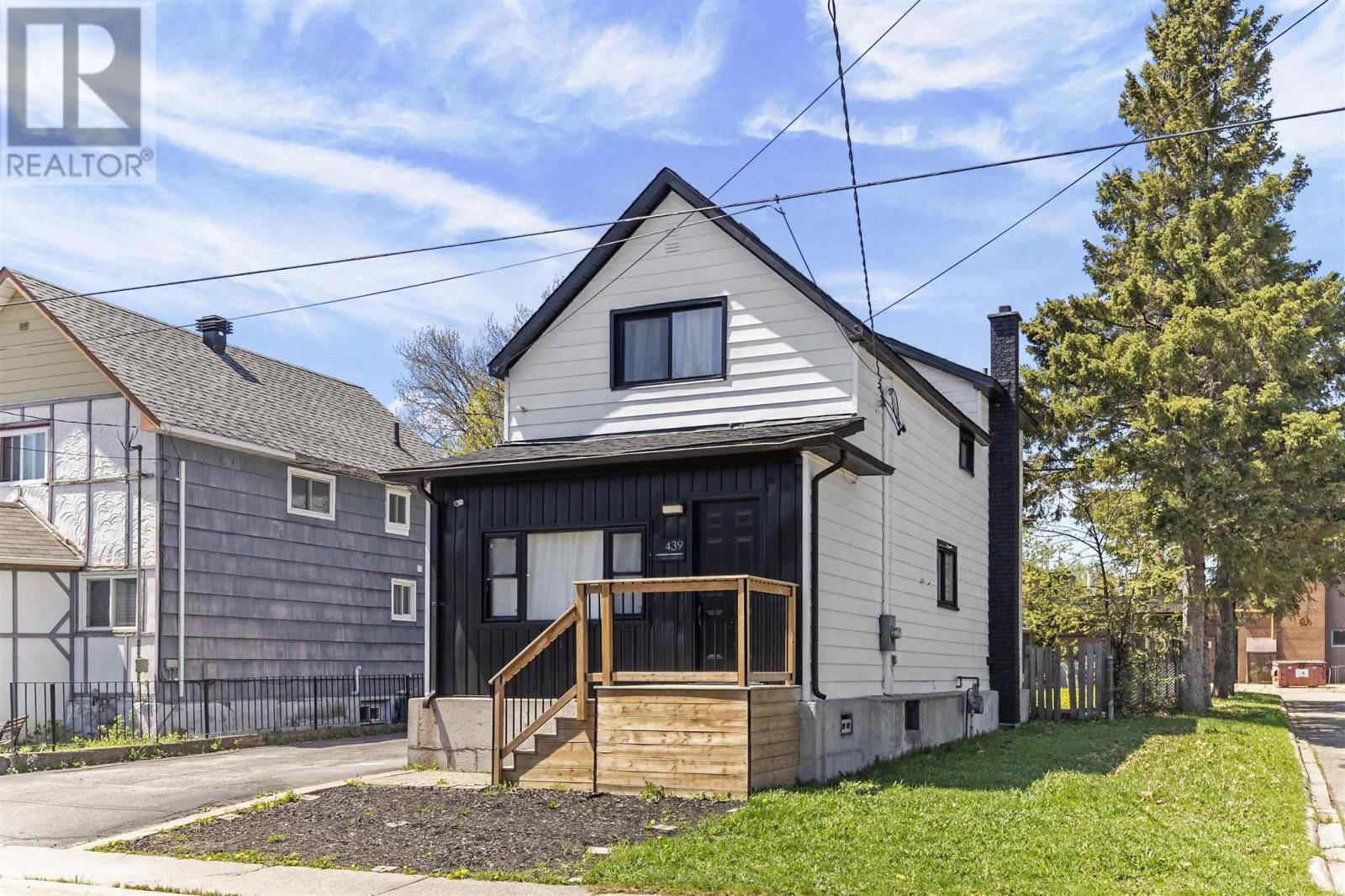 439 PARLIAMENT ST Image 3