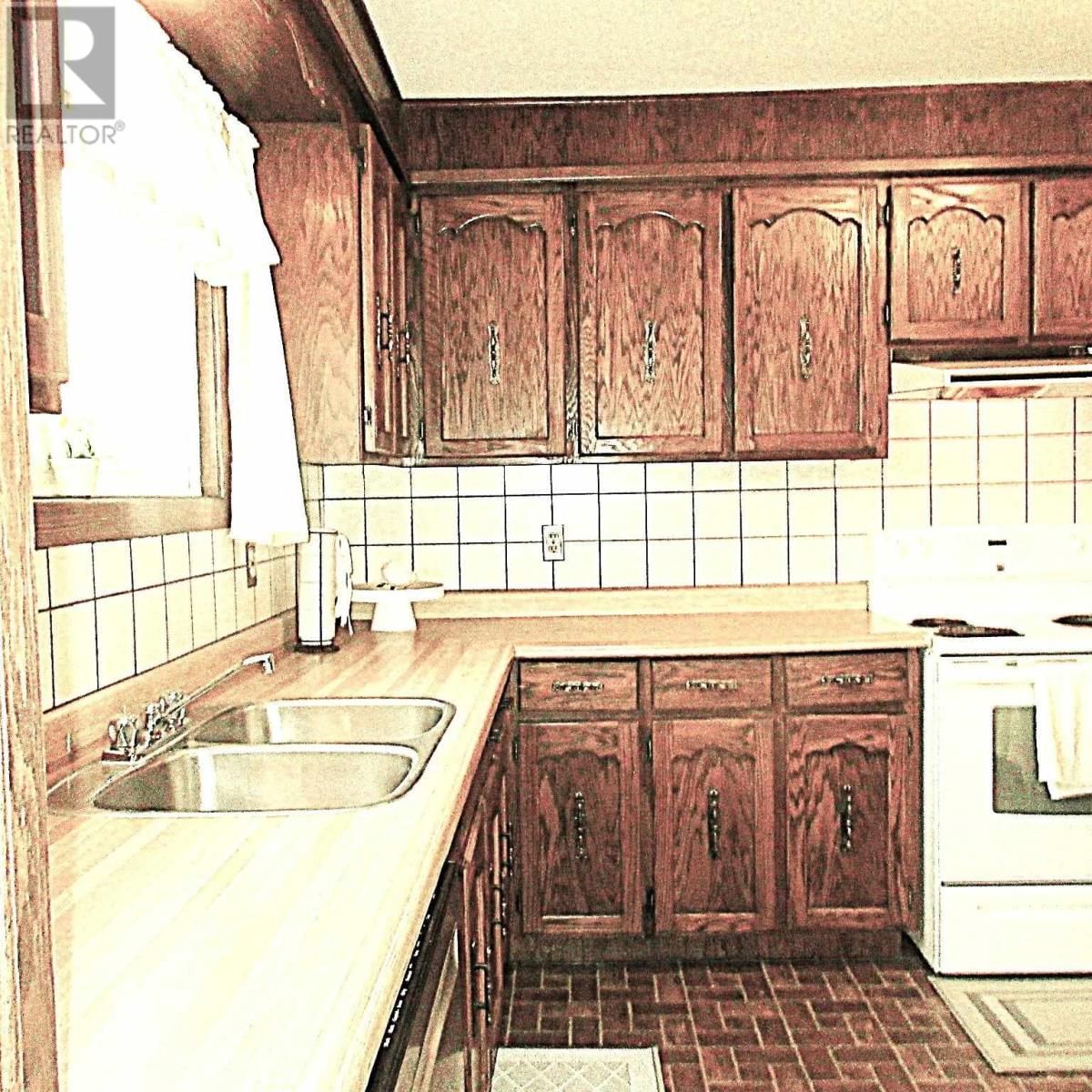 131 RUTH ST Image 14