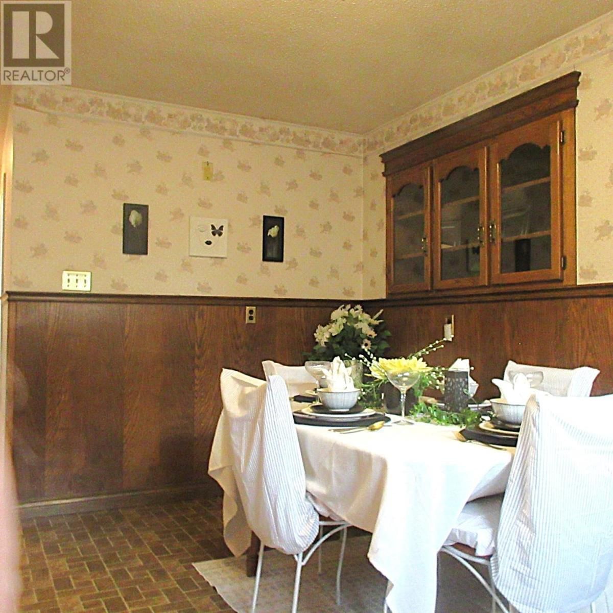 131 RUTH ST Image 15