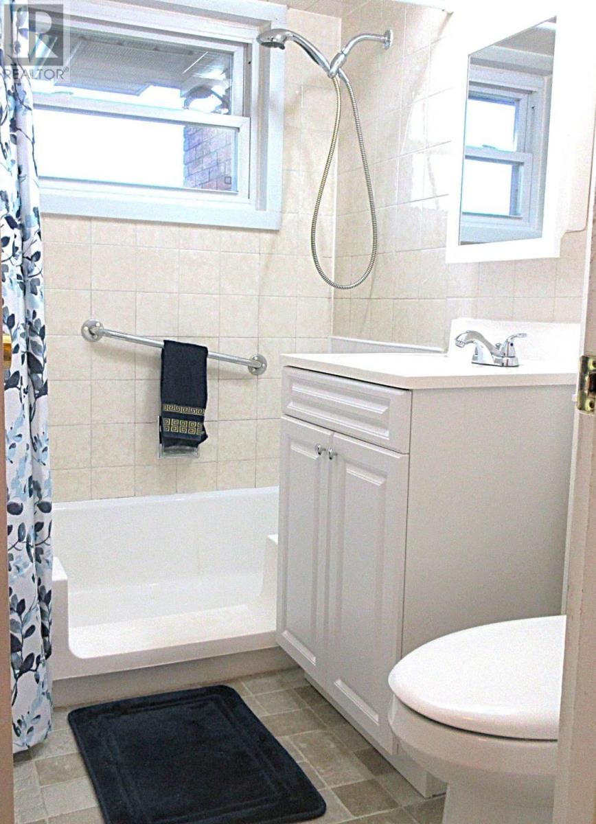 131 RUTH ST Image 4