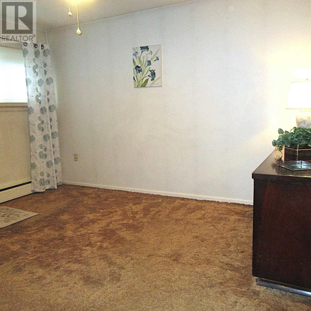 131 RUTH ST Image 9