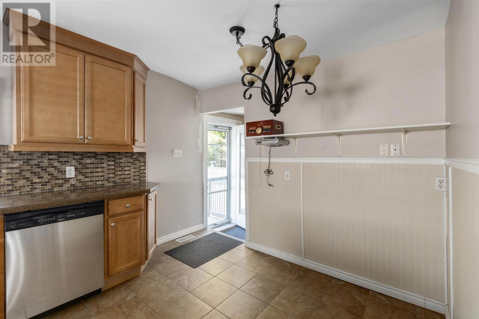 314 MOODY ST Image 11