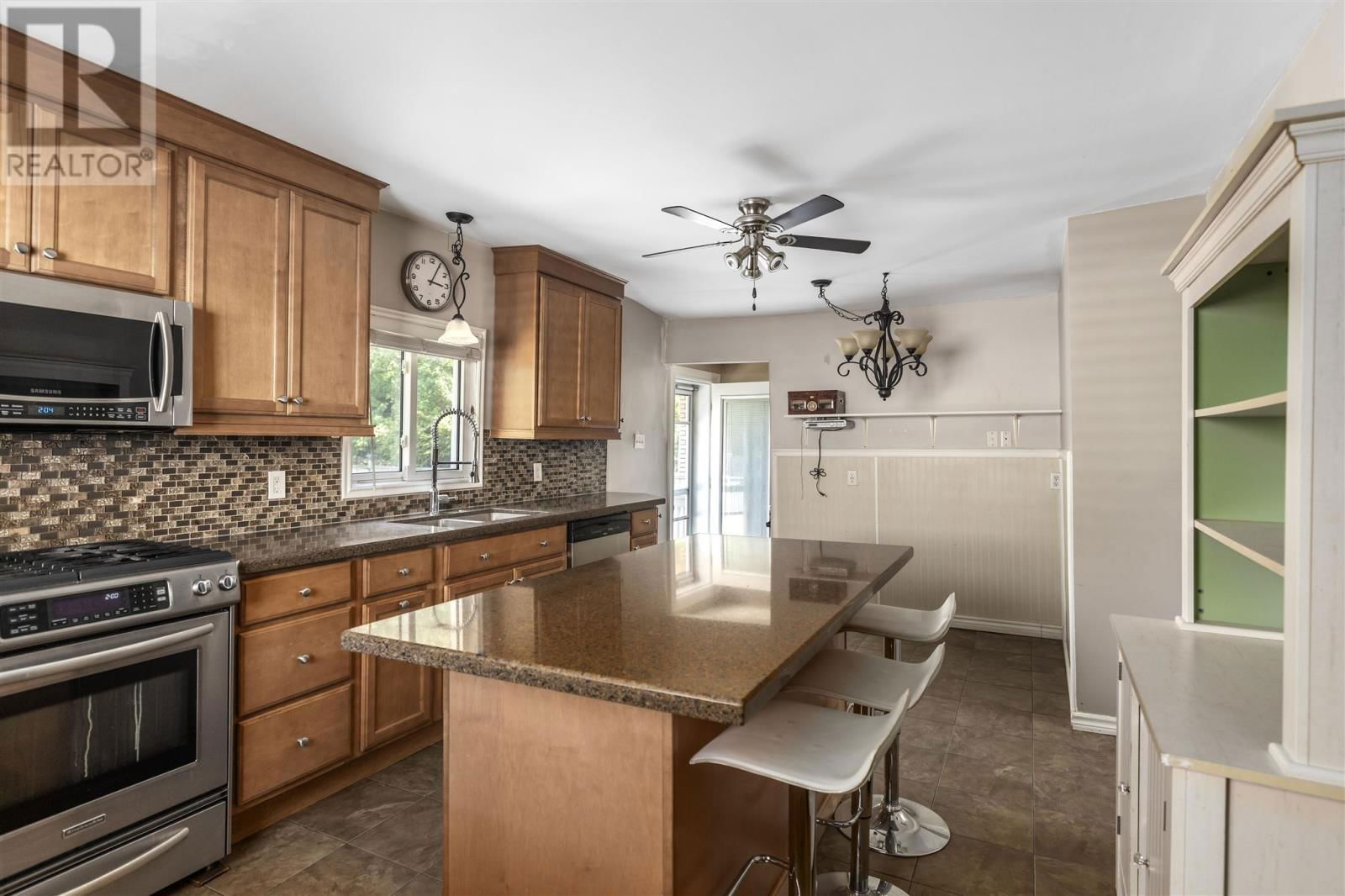 314 MOODY ST Image 6