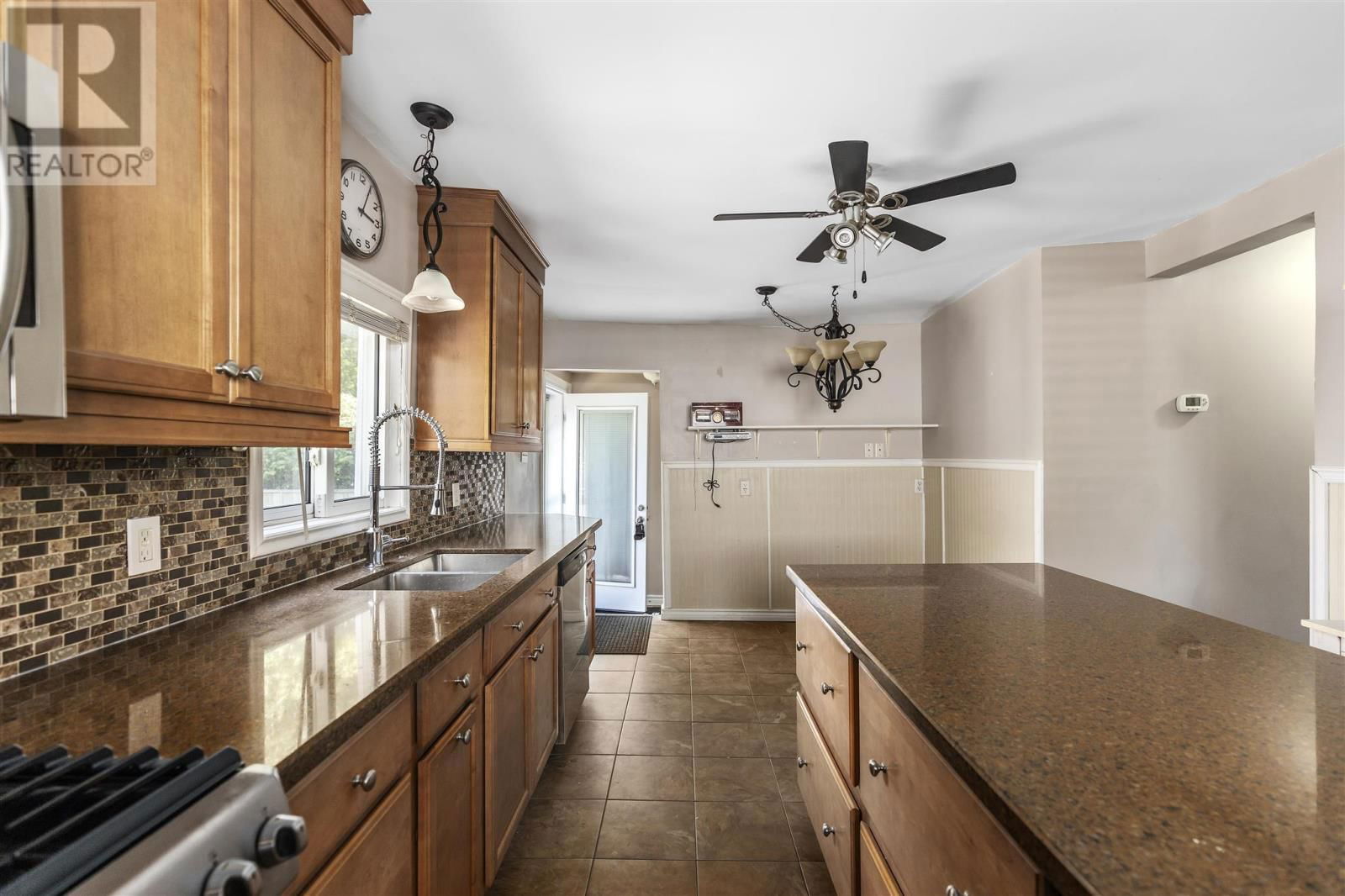314 MOODY ST Image 9