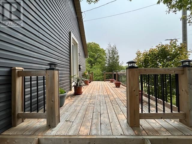 137 LEACOCK ST Image 36
