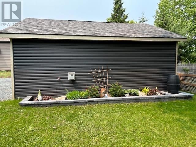 137 LEACOCK ST Image 4