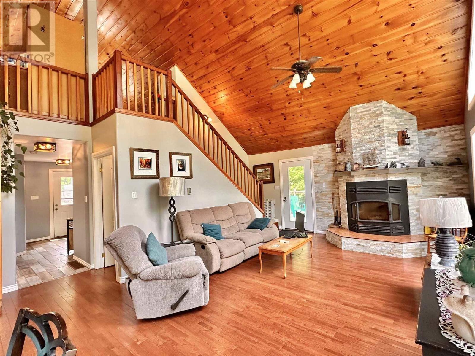 884 DUNLOP SHORES RD Image 10