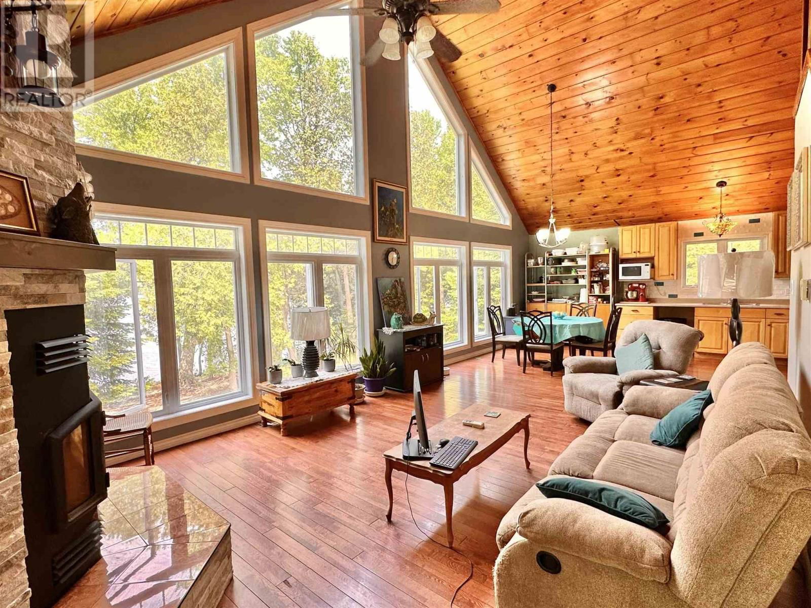 884 DUNLOP SHORES RD Image 11