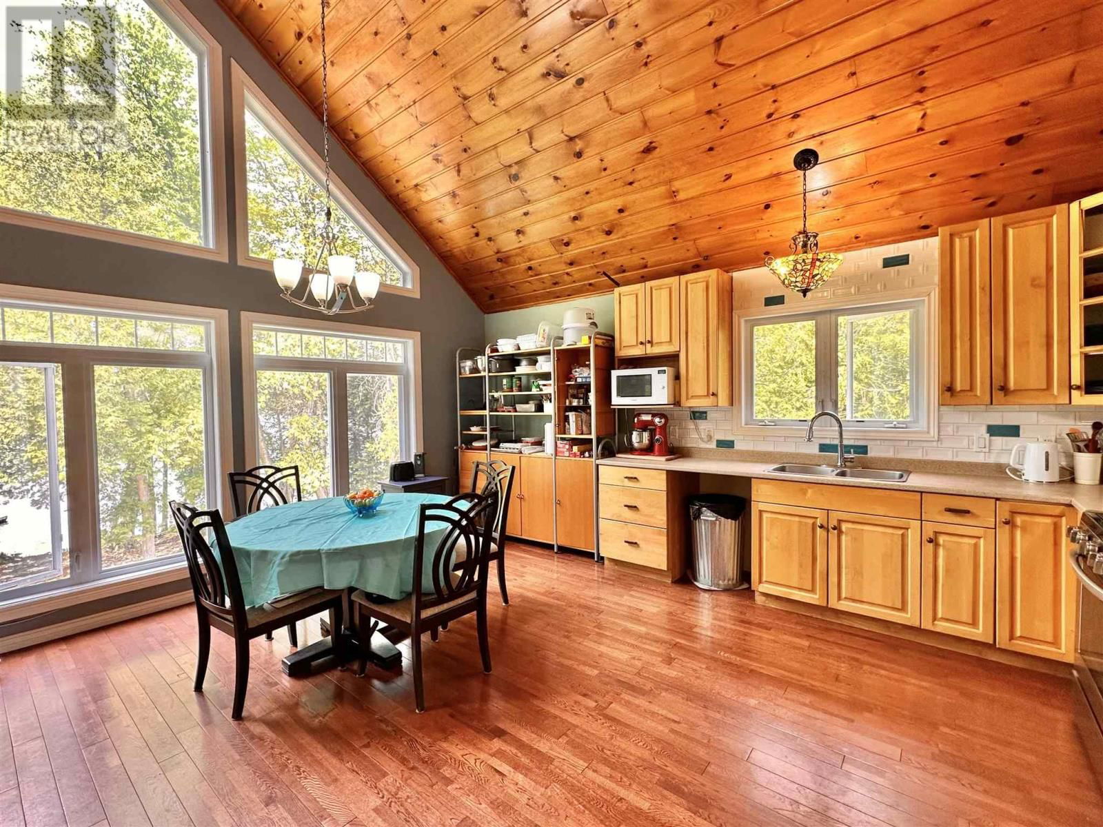 884 DUNLOP SHORES RD Image 13