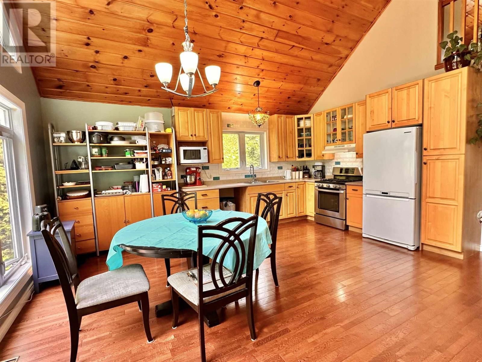 884 DUNLOP SHORES RD Image 14