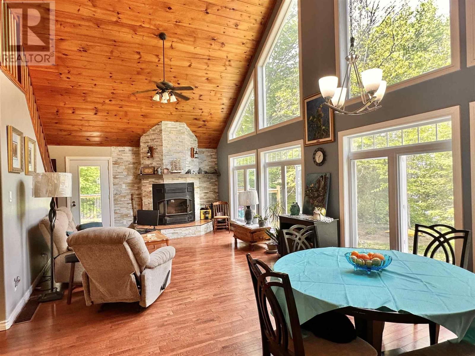 884 DUNLOP SHORES RD Image 15