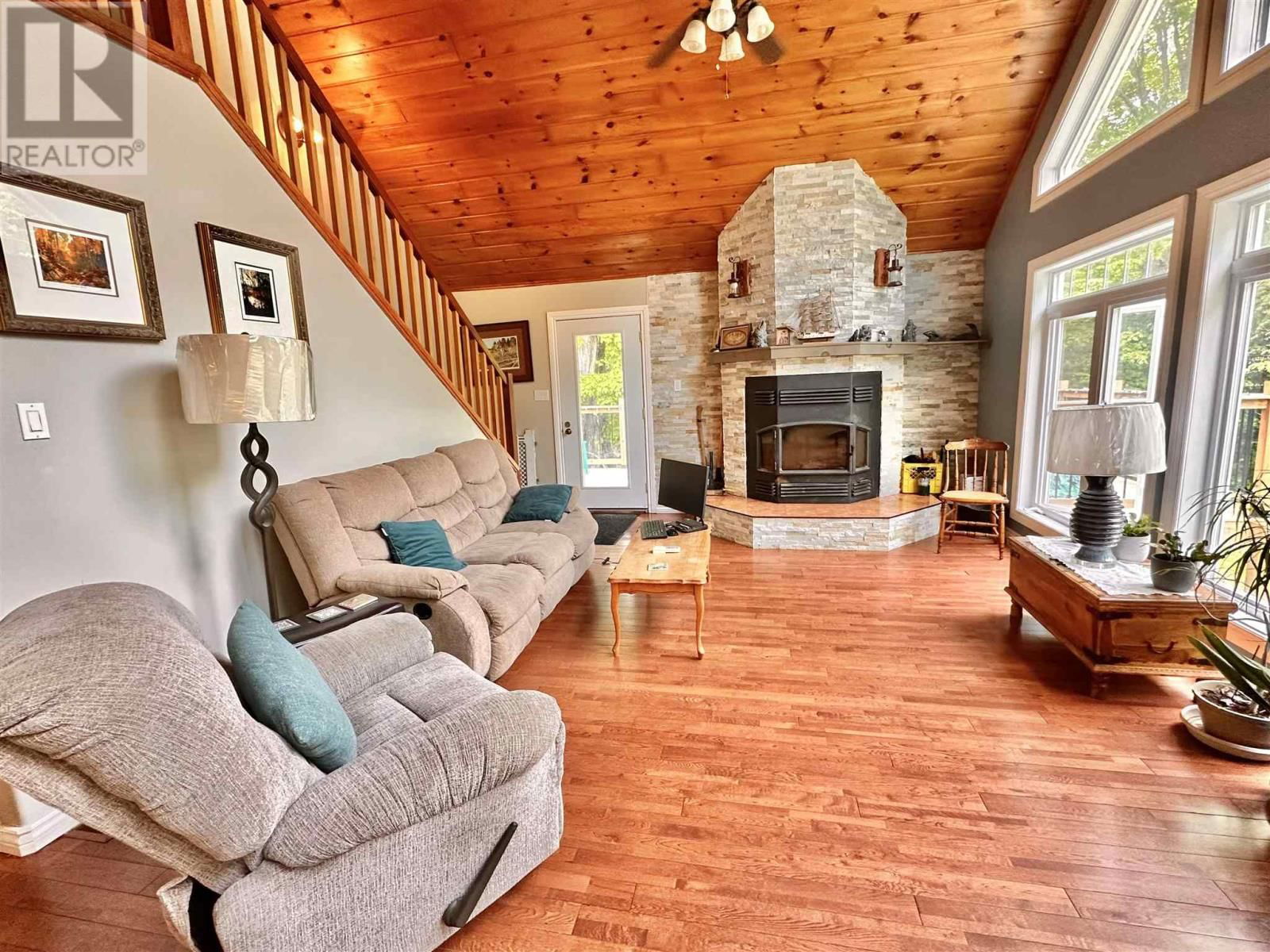 884 DUNLOP SHORES RD Image 16