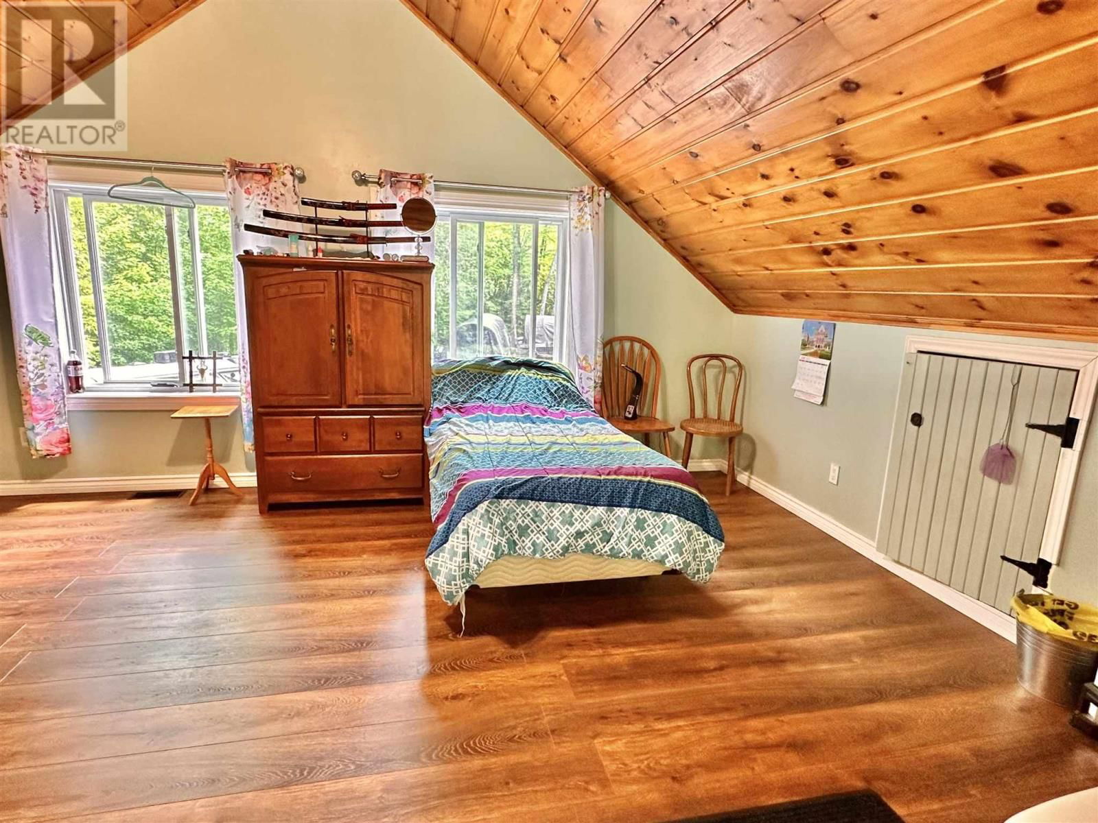 884 DUNLOP SHORES RD Image 22
