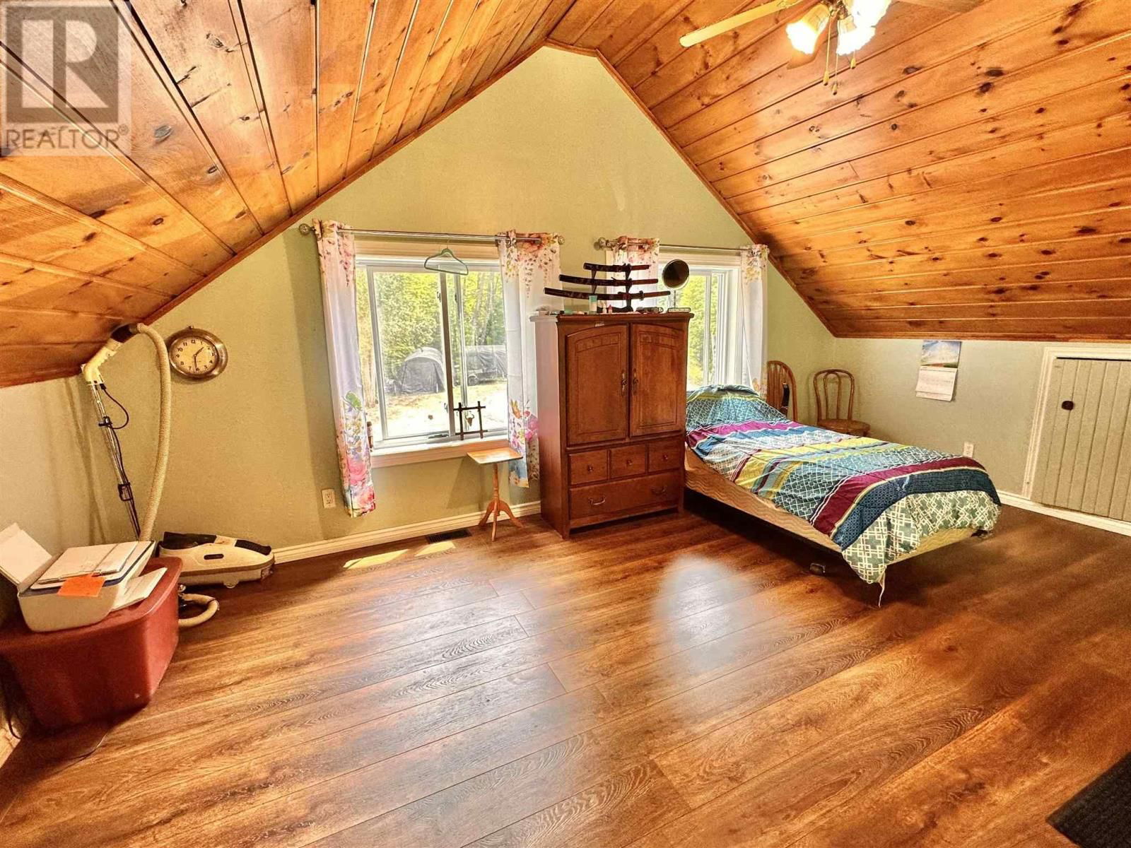 884 DUNLOP SHORES RD Image 23