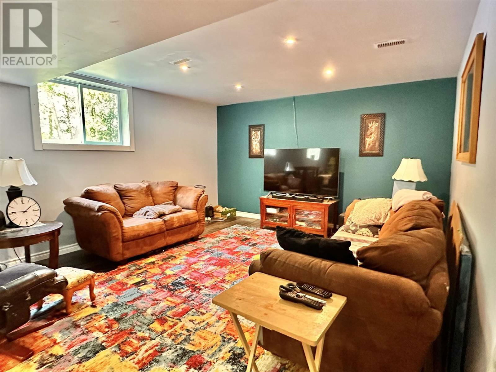884 DUNLOP SHORES RD Image 32