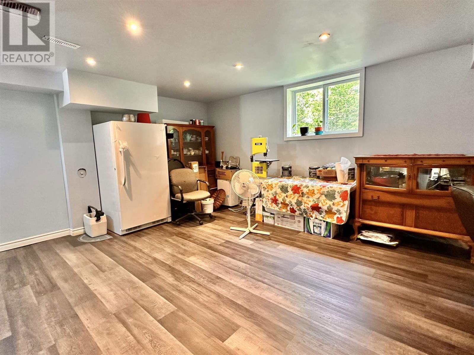 884 DUNLOP SHORES RD Image 33