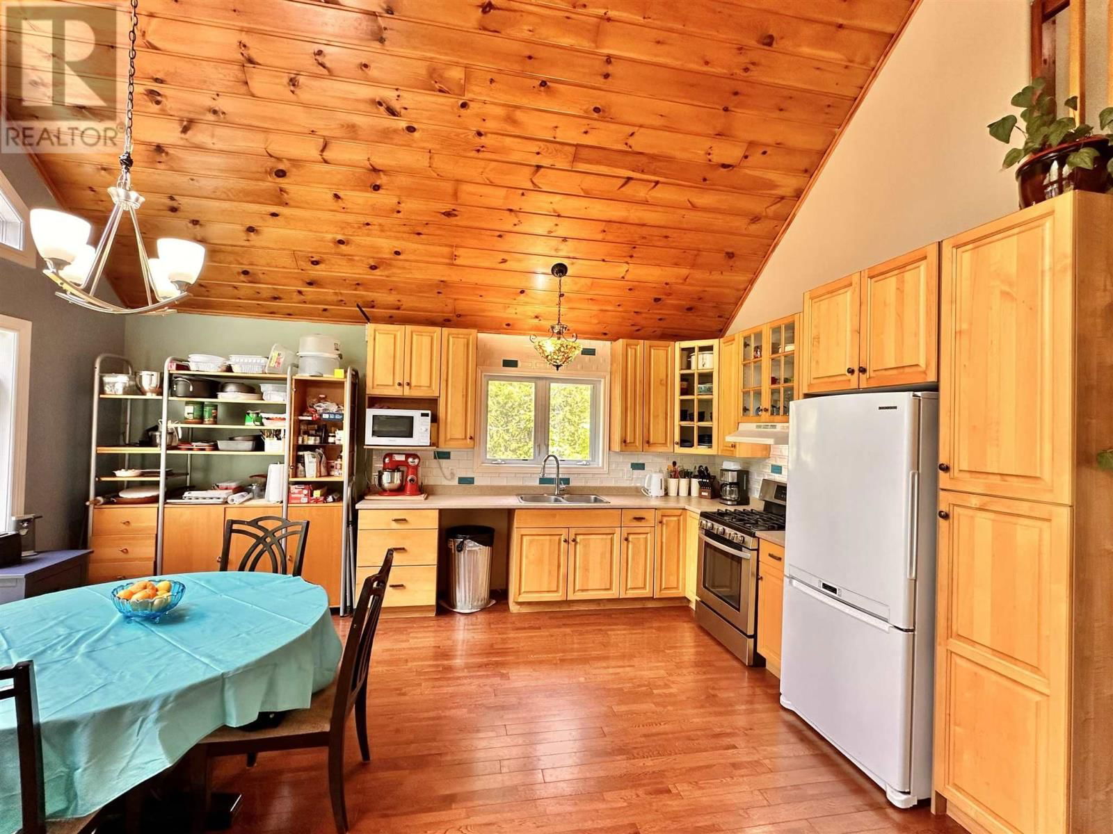884 DUNLOP SHORES RD Image 9