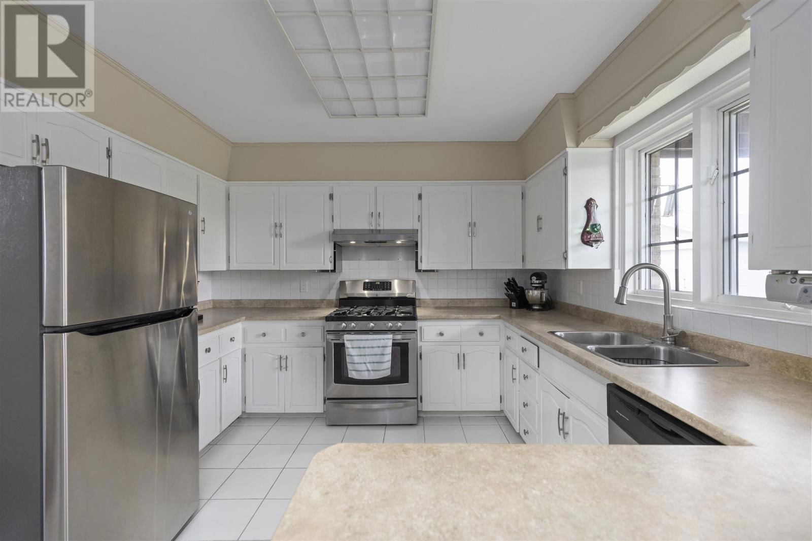 16 CHARLOTTE DR Image 15