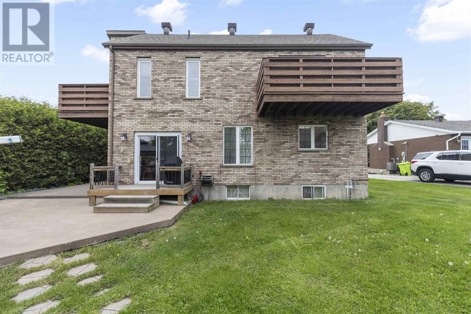 16 CHARLOTTE DR Image 3