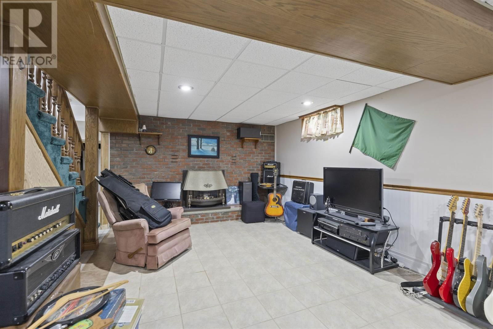 16 CHARLOTTE DR Image 35