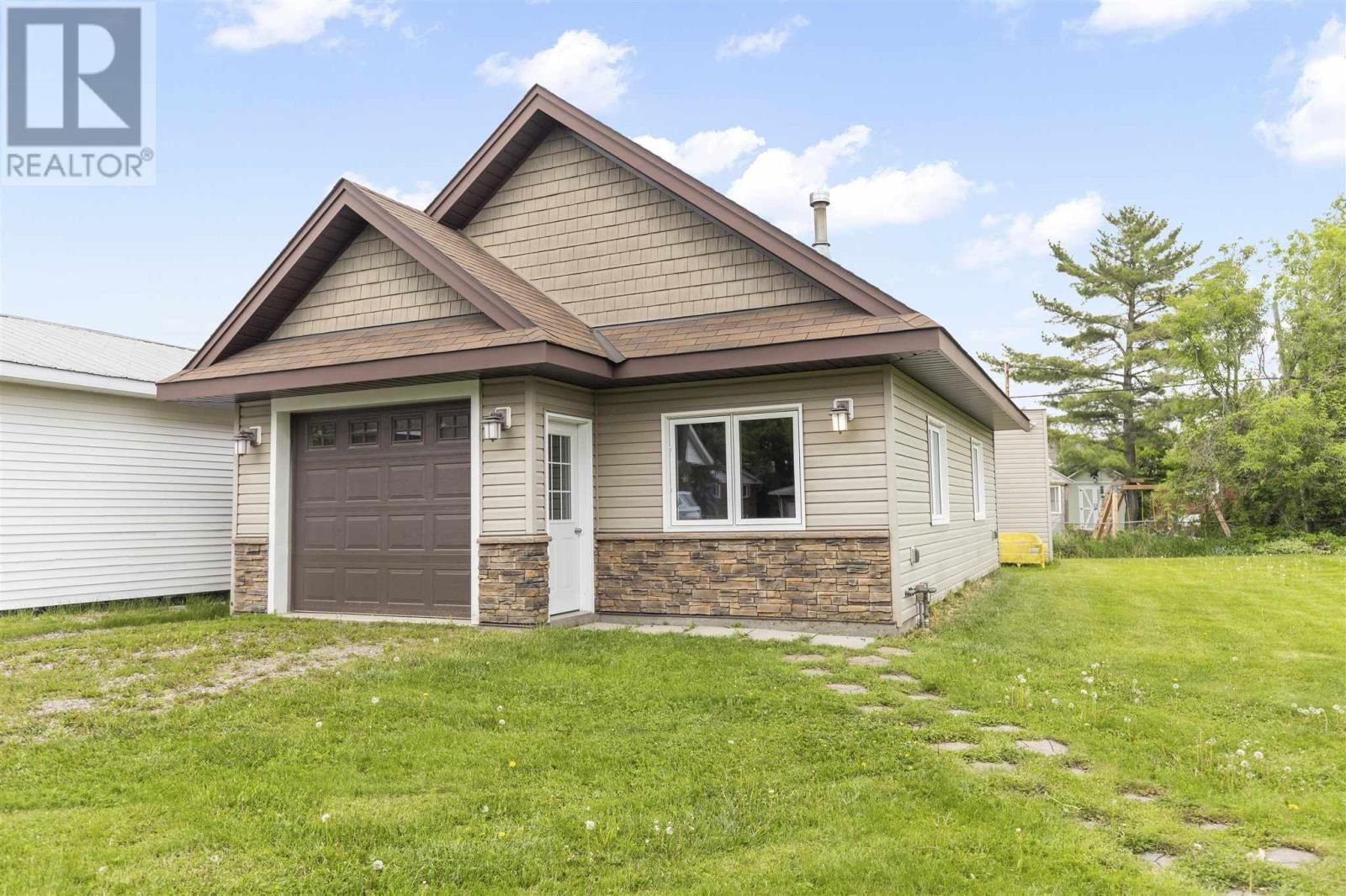 16 CHARLOTTE DR Image 42