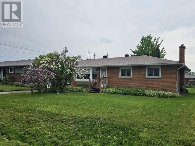 29 Selkirk Rd Sault Ste. Marie, Ontario