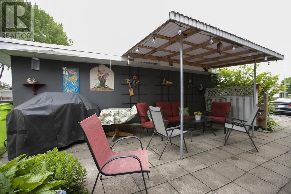 159 LAURA ST Image 12