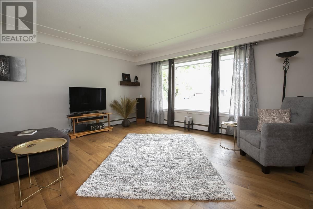 159 LAURA ST Image 14