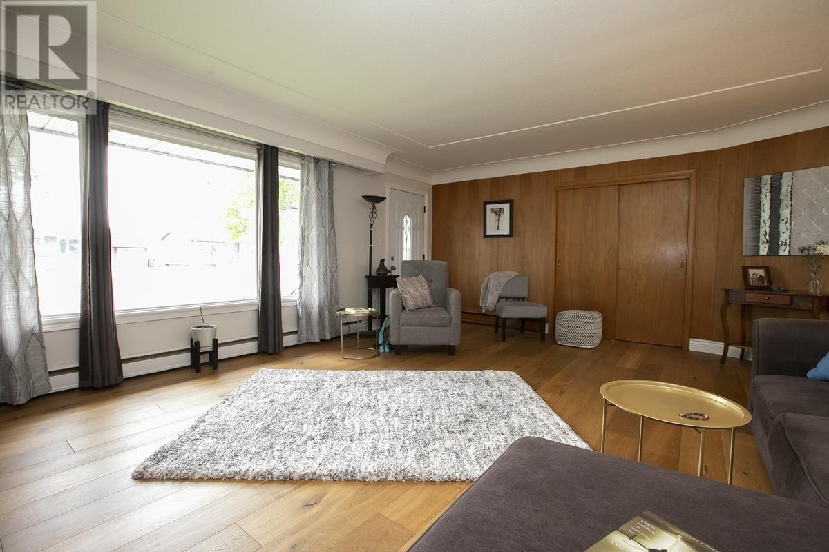 159 LAURA ST Image 15