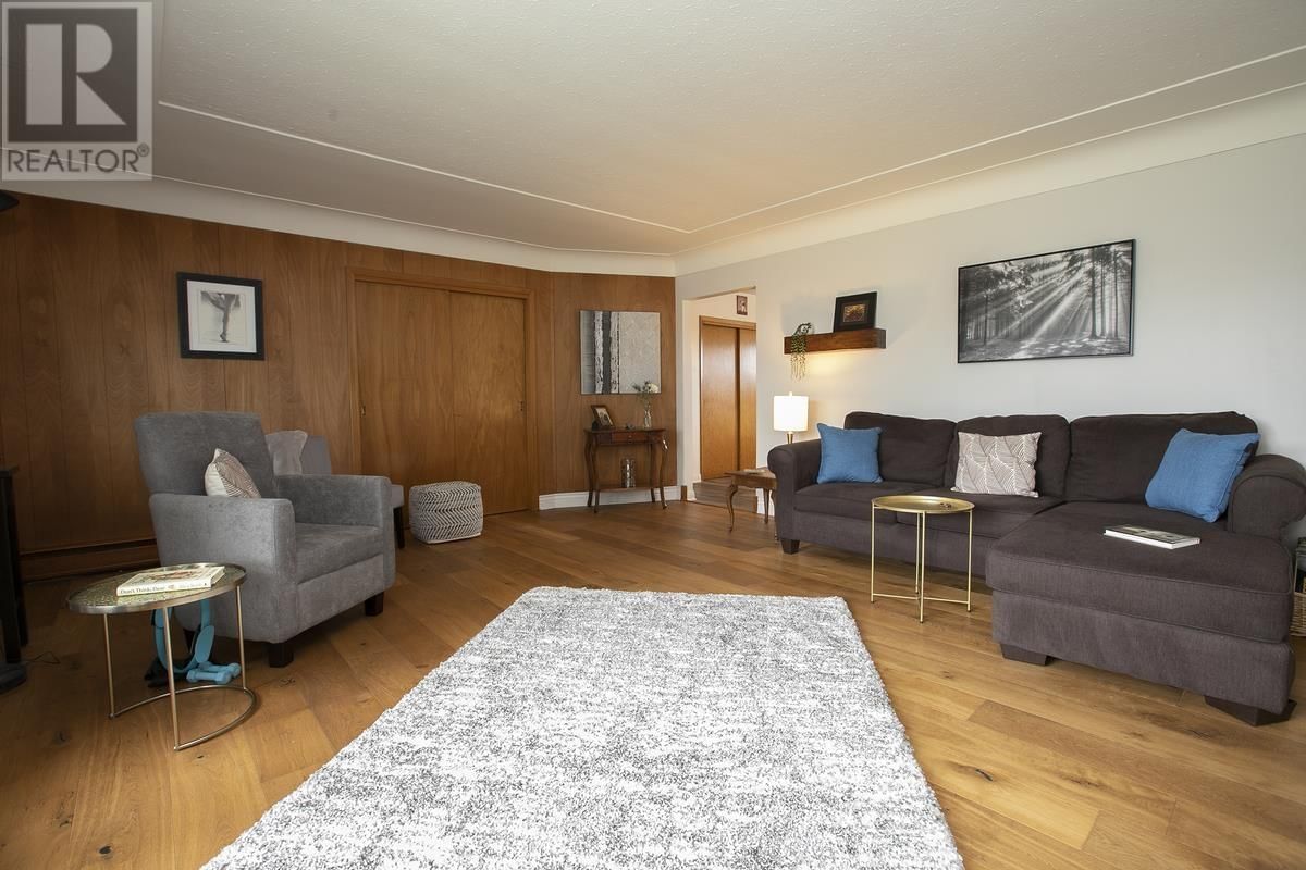 159 LAURA ST Image 16