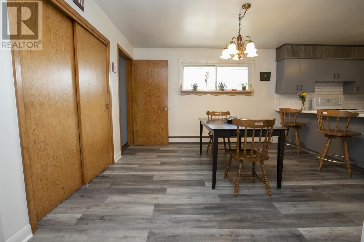 159 LAURA ST Image 17