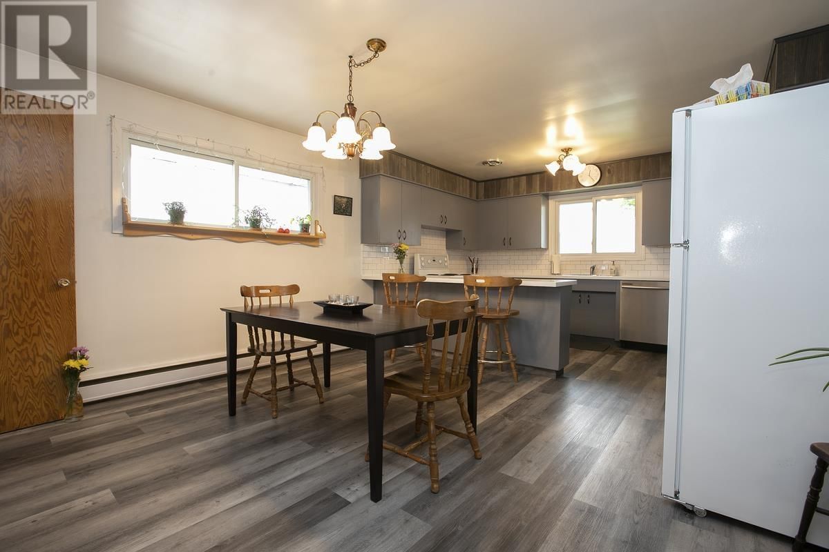 159 LAURA ST Image 18
