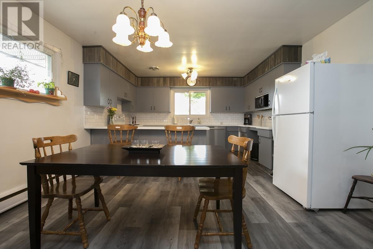 159 LAURA ST Image 19