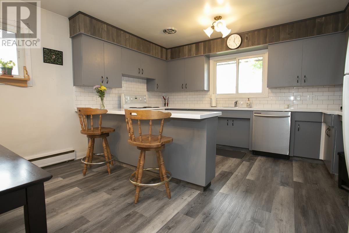 159 LAURA ST Image 20