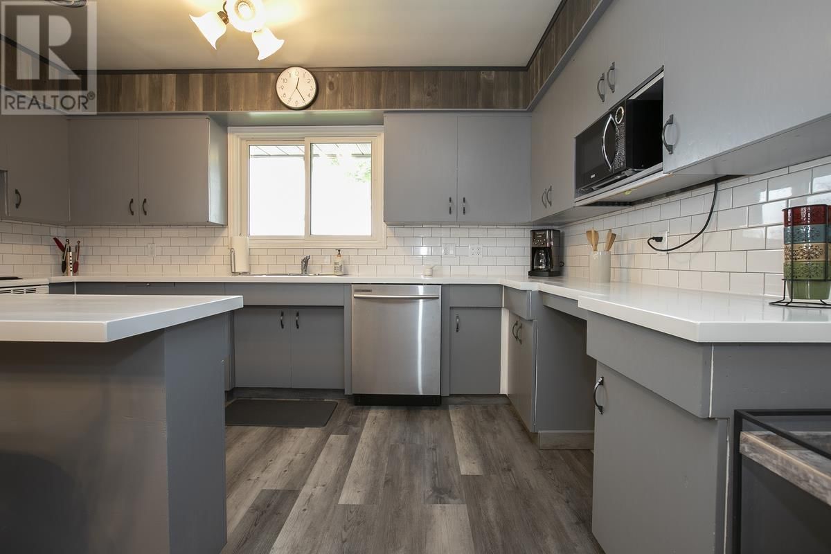 159 LAURA ST Image 21