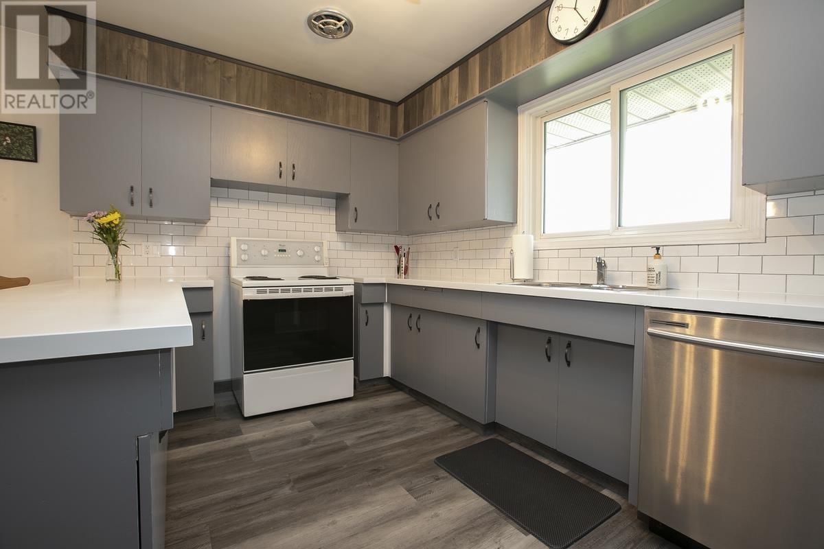 159 LAURA ST Image 22