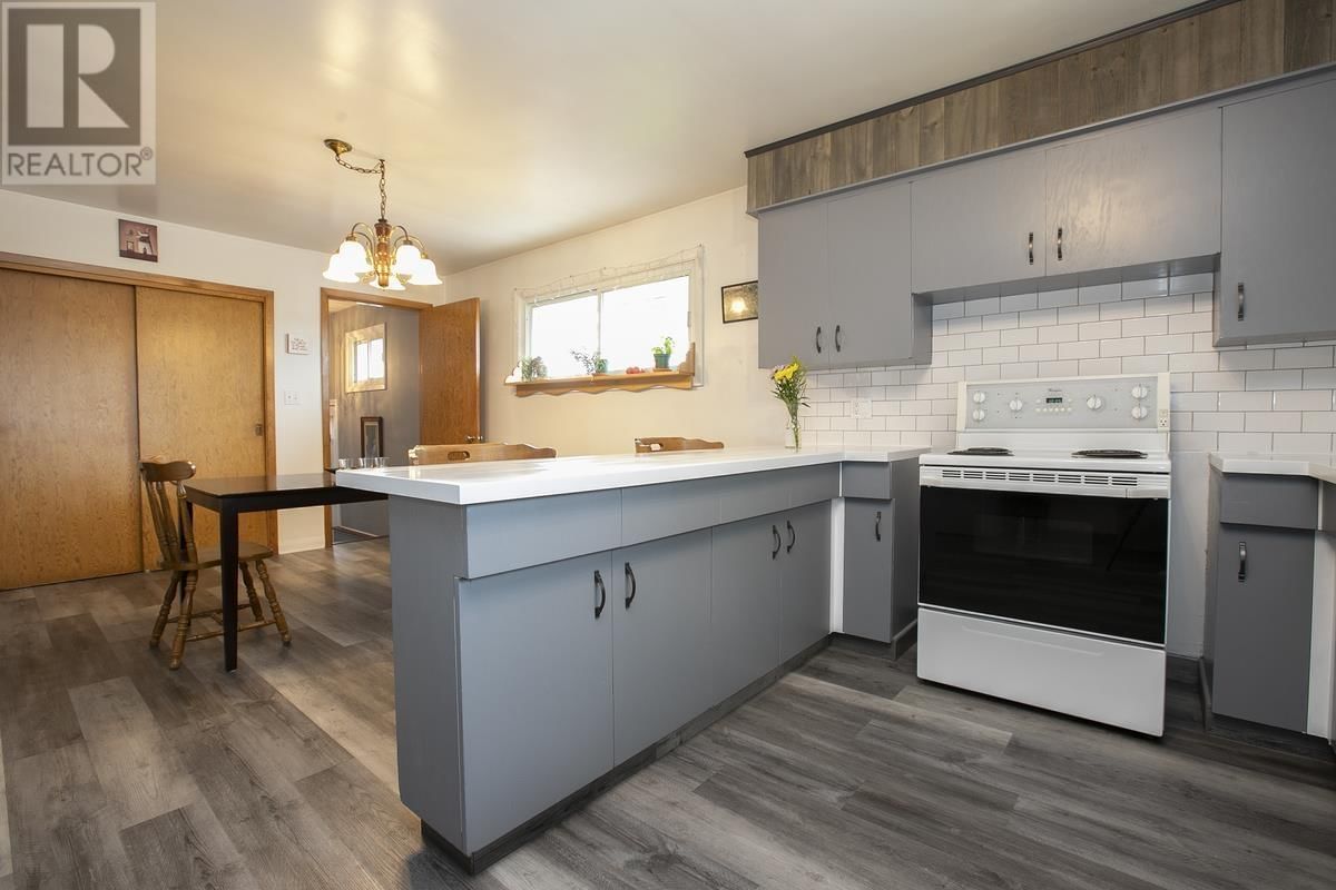 159 LAURA ST Image 23