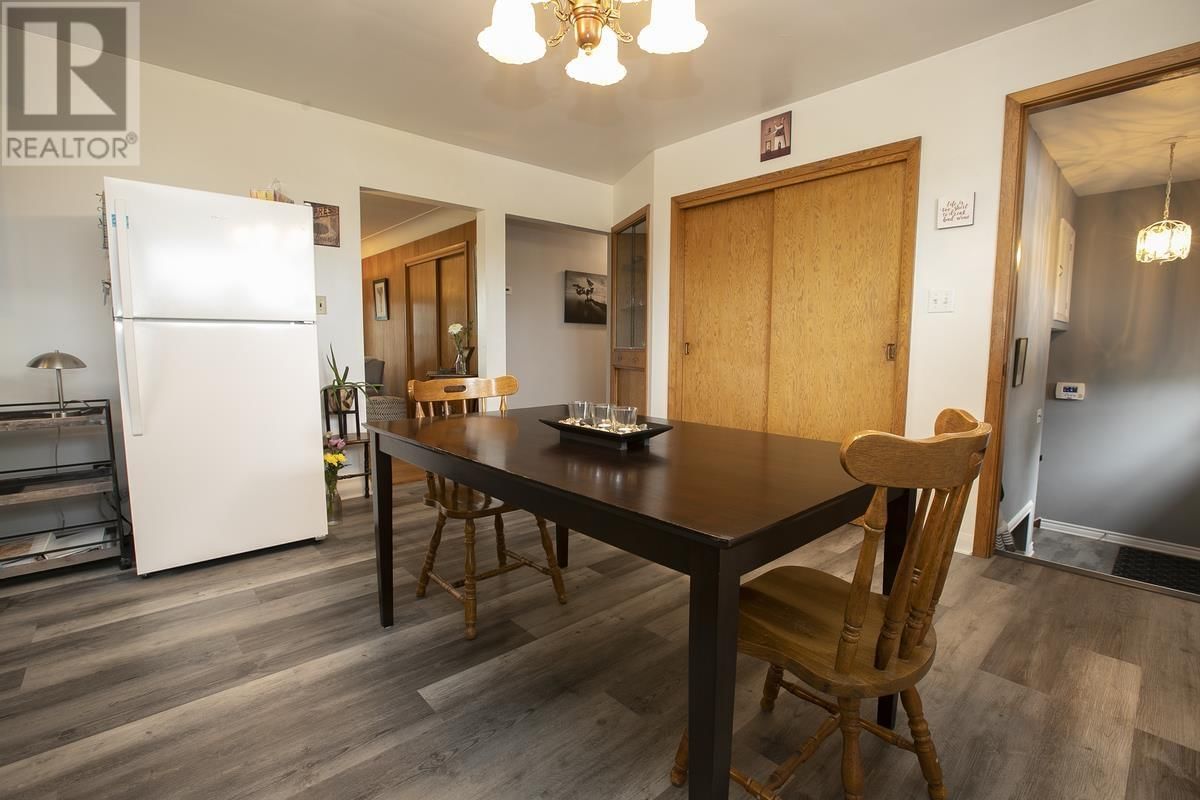 159 LAURA ST Image 26