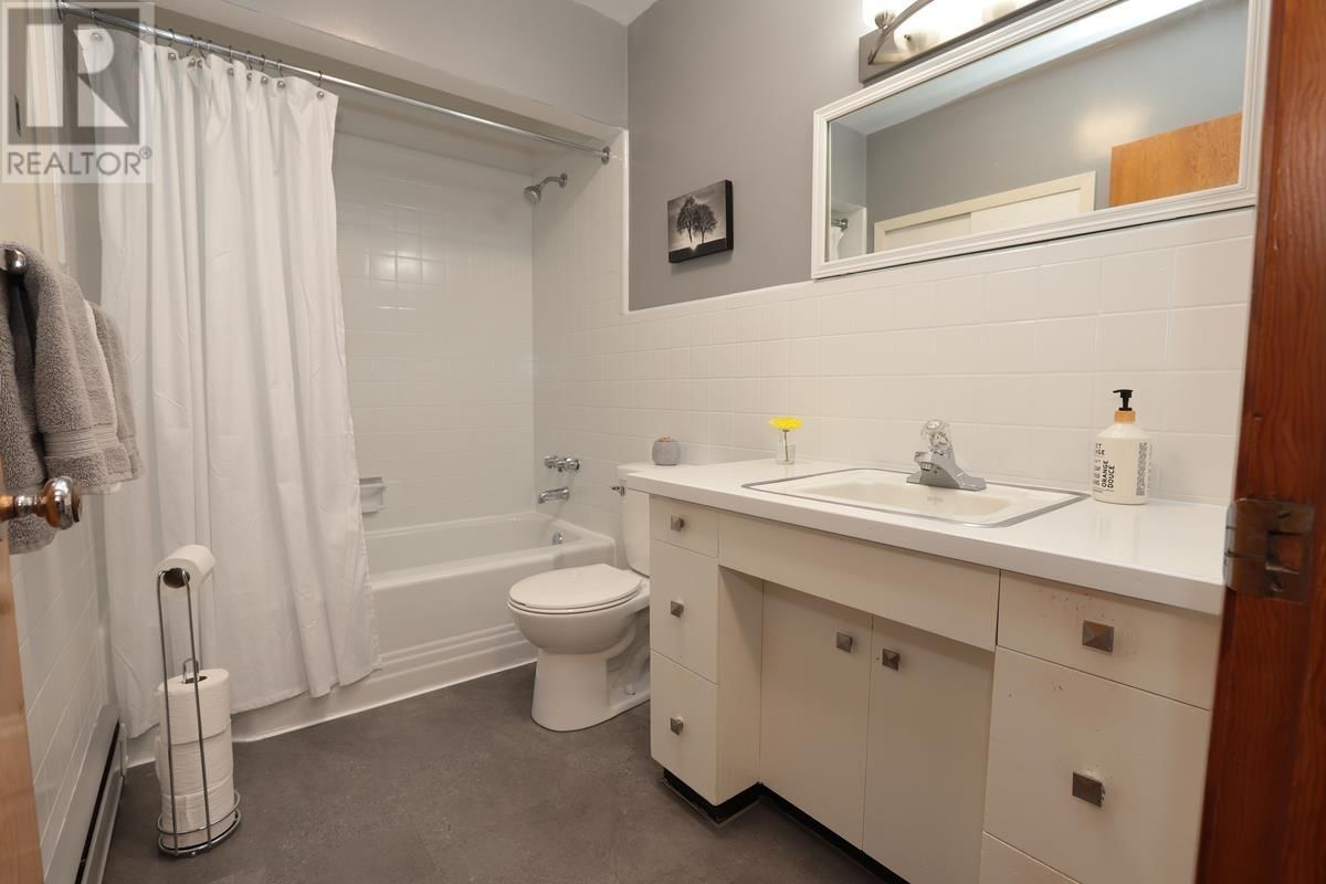 159 LAURA ST Image 28