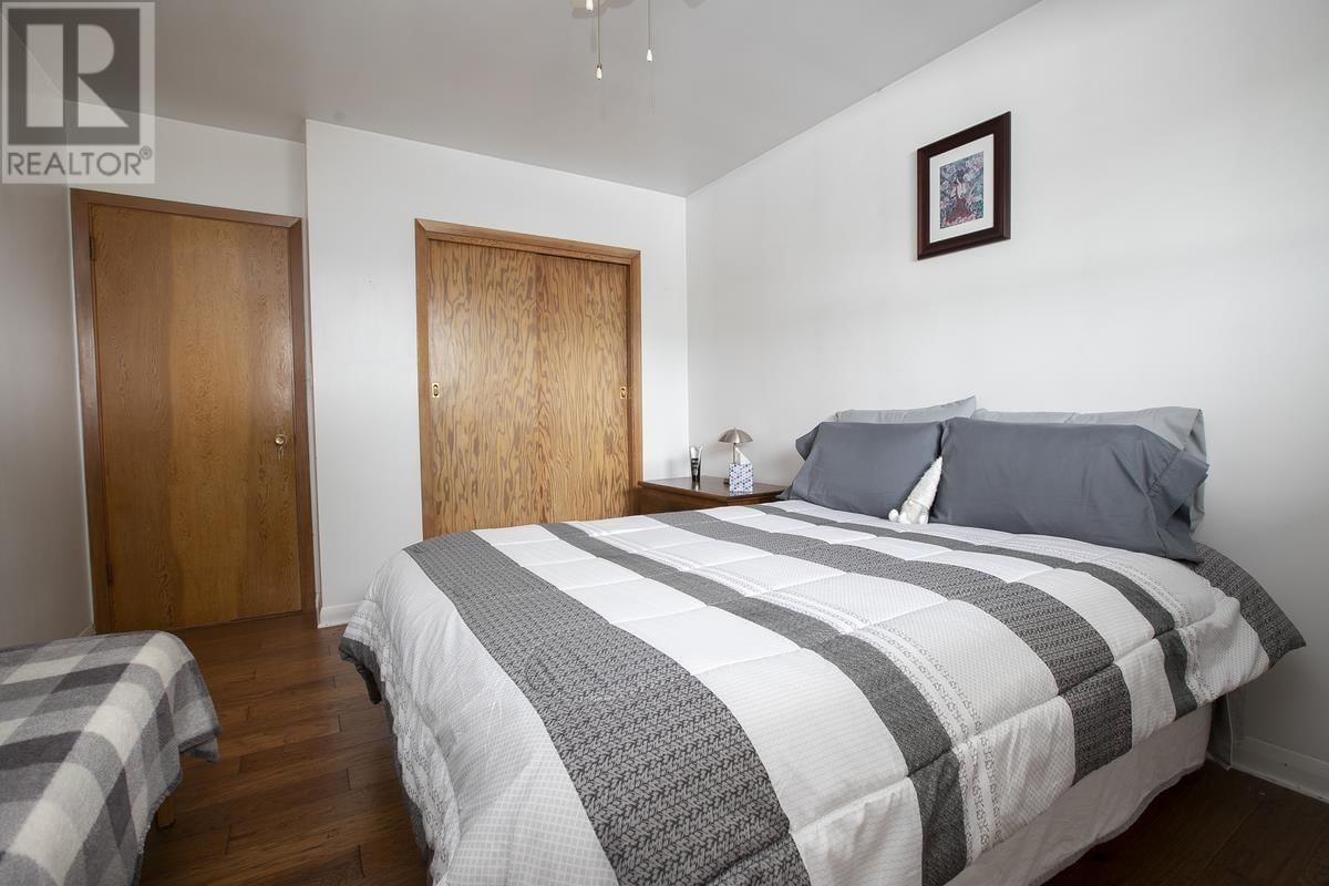 159 LAURA ST Image 32