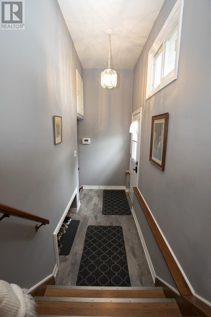 159 LAURA ST Image 35