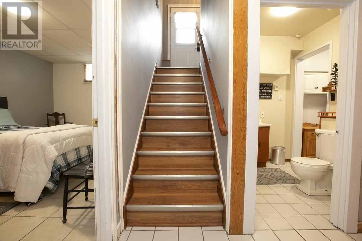 159 LAURA ST Image 36